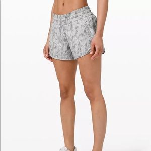 lululemon hotty hot low-rise short 4” size 4